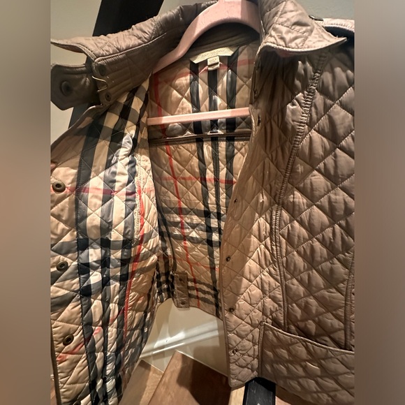 Classic Burberry Quilted Jacket - Picture 4 of 5